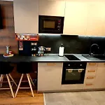 Pinewood Ang Luxurious A43, Gardens דירה