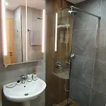 Pinewood Ang Luxurious A43, Gardens דירה *