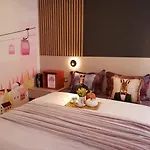 Pinewood Ang Luxurious A43, Gardens דירה *