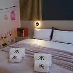 Pinewood Ang Luxurious A43, Gardens *