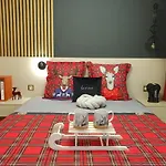 Pinewood Ang Luxurious A43, Gardens *
