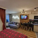 Pinewood Ang Luxurious A43, Gardens Apartman *