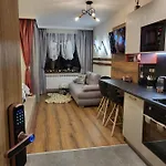 Pinewood Ang Luxurious A43, Gardens *