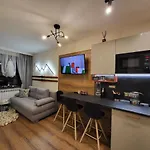 דירה Pinewood Ang Luxurious A43, Gardens בורובץ