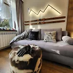 Pinewood Ang Luxurious A43, Gardens *