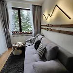 Pinewood Ang Luxurious A43, Gardens * בורובץ