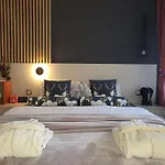 Pinewood Ang Luxurious A43, Gardens *
