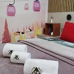 Pinewood Ang Luxurious A43, Gardens בורובץ