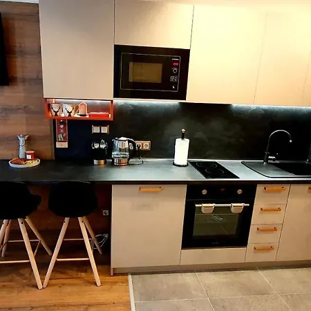 Pinewood Ang Luxurious A43, Gardens Apartment