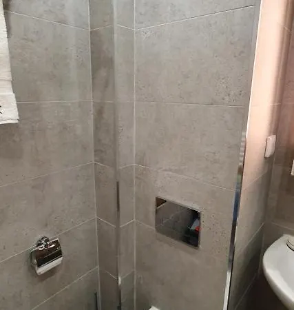 Pinewood Ang Luxurious A43, Gardens דירה *