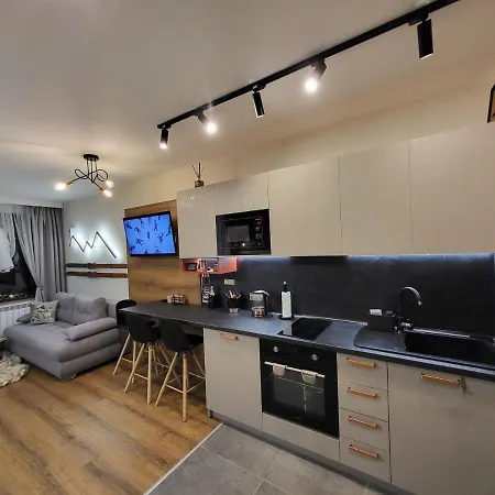 Pinewood Ang Luxurious A43, Gardens