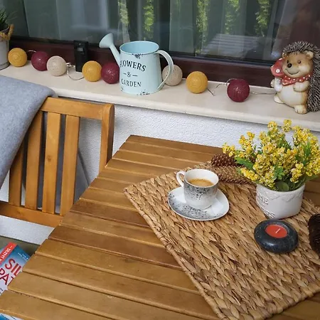 Pinewood Ang Luxurious A43, Gardens Apartment