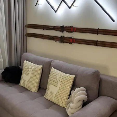 Pinewood Ang Luxurious A43, Gardens Apartment