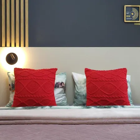 Pinewood Ang Luxurious A43, Gardens * בורובץ