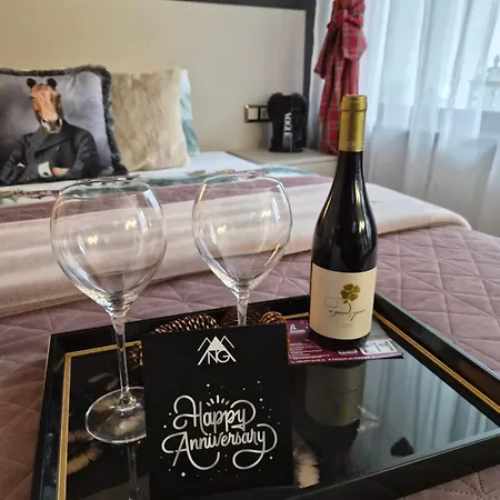 Pinewood Ang Luxurious A43, Gardens Lägenhet *