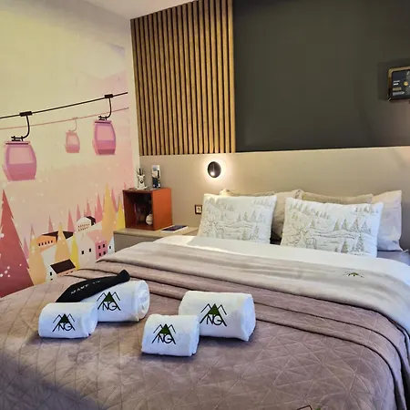 Pinewood Ang Luxurious A43, Gardens *